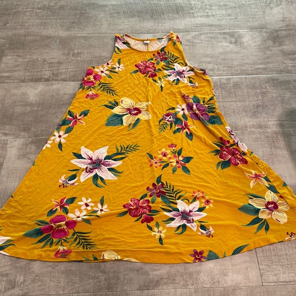 Old Navy Dresses & Skirts - 💕SOLD💕Old navy yellow floral dress